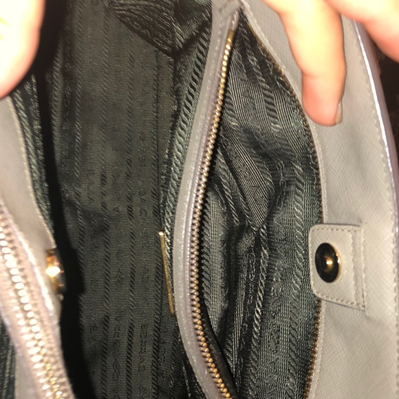 Gray Prada saffiano bag - Picture 3 of 8